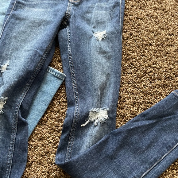 Hollister jeans one size. 2 pairs 24wx26l - Picture 4 of 4